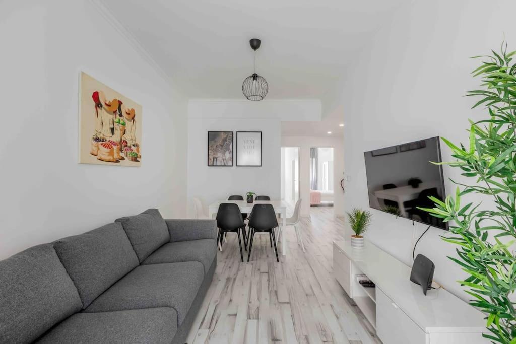 Lovely 3-Bedroom Condo W/ Free Parking On Premises Queluz Esterno foto