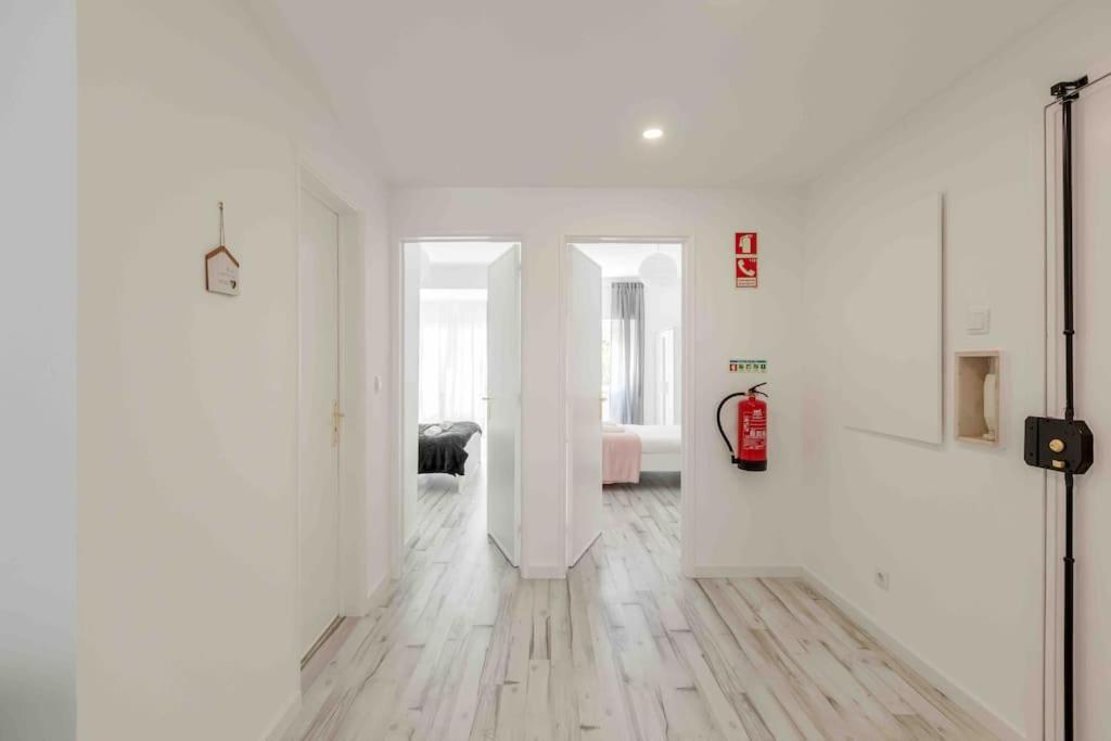 Lovely 3-Bedroom Condo W/ Free Parking On Premises Queluz Esterno foto