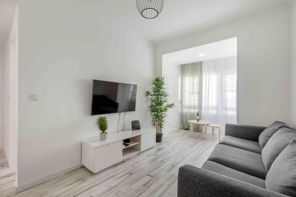 Lovely 3-Bedroom Condo W/ Free Parking On Premises Queluz Esterno foto