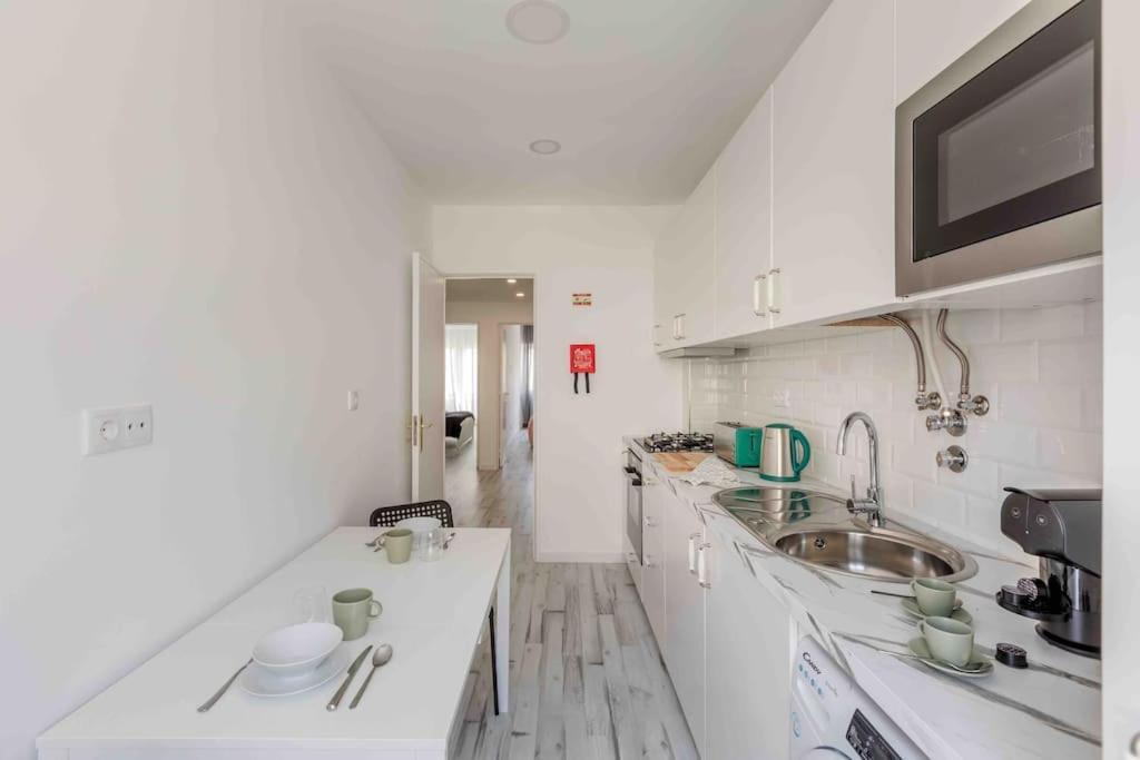 Lovely 3-Bedroom Condo W/ Free Parking On Premises Queluz Esterno foto